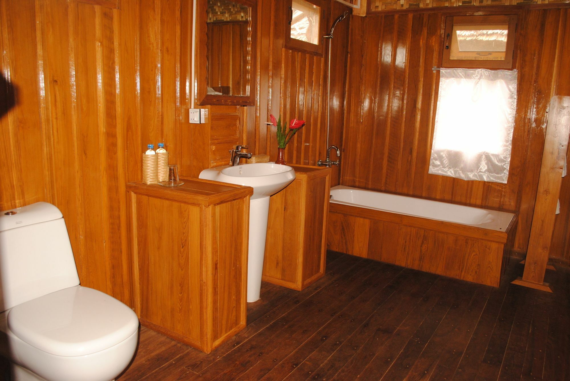 Golden Island Cottages Thale U Hotel Ywama Buitenkant foto